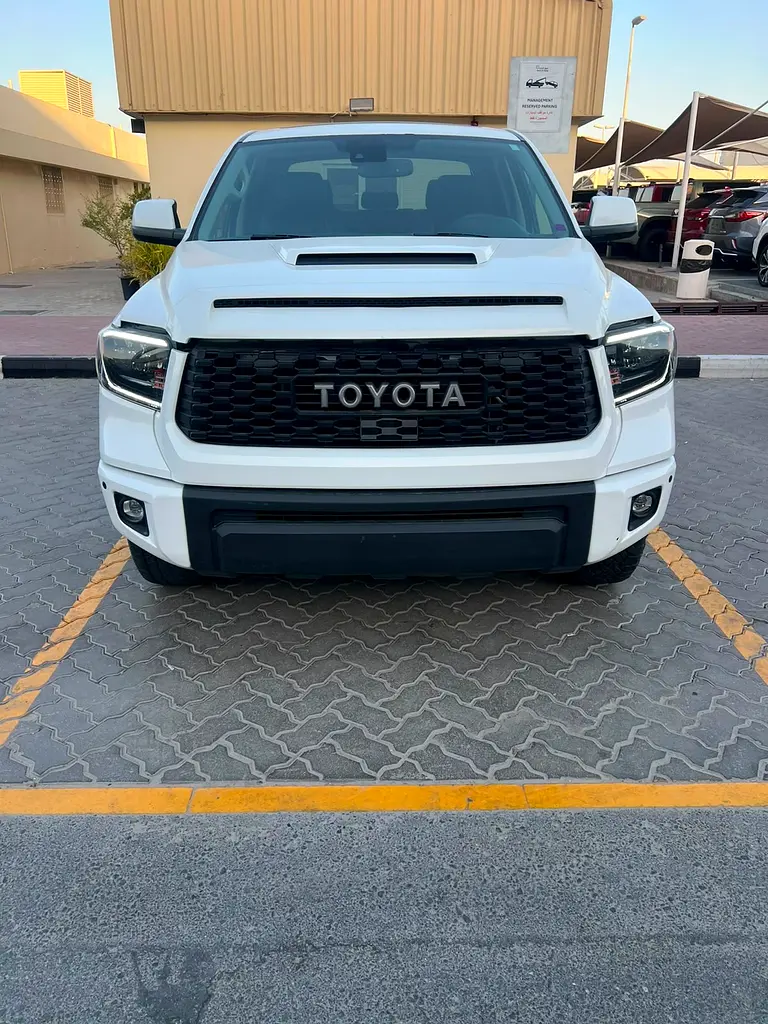 Toyota Tundra 2021 — photo 1 of 16