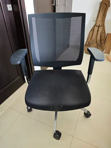Commercial Grade Ergonomic Mesh Office Chair with Adjustable Arms