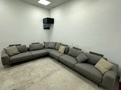 Like new condition Natuzzi brand corner sofa