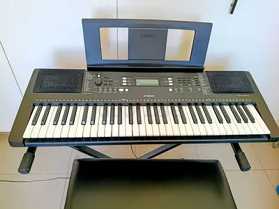 Yamaha Electronic Keyboard with LCD Display PSR E363 with stand 61 key