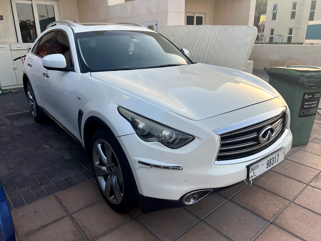 Infiniti FX50 2012 — photo 1 of 8