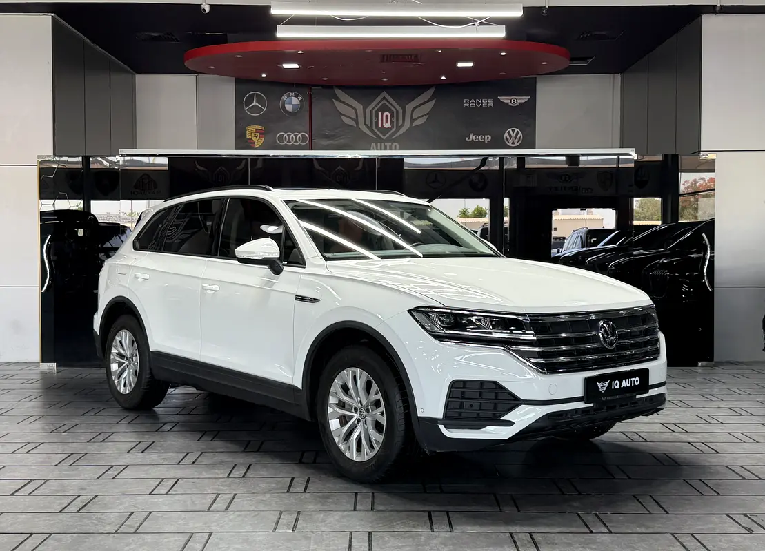 Volkswagen Touareg 2020 — photo 1 of 20