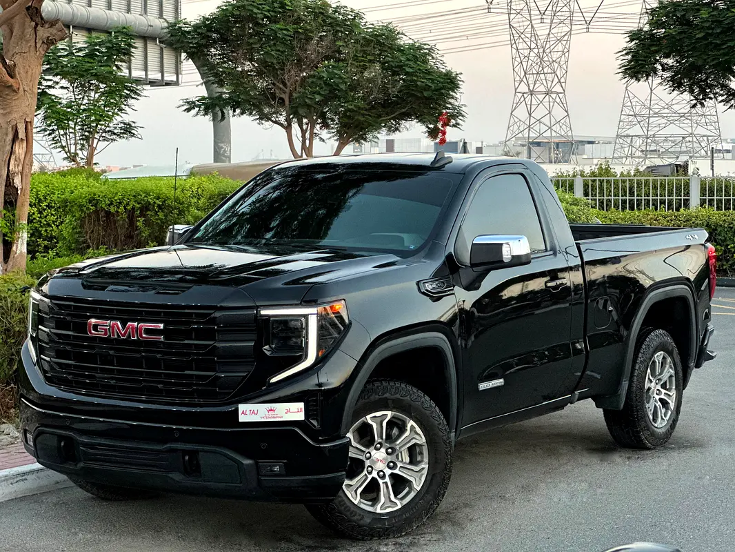 GMC Sierra 2024 — photo 1 of 10