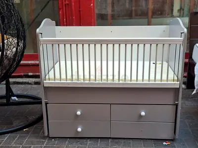 We are selling used baby bed down side 4.drover for sale