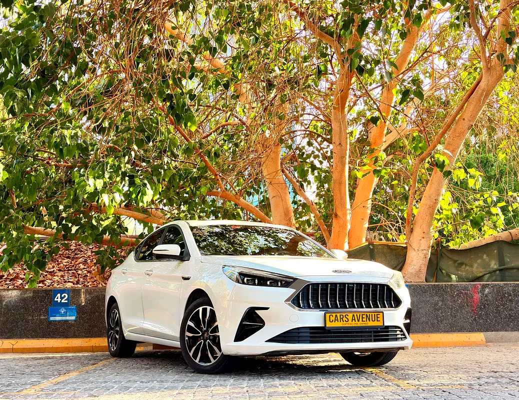 JAC J7 2023 — photo 1 of 12