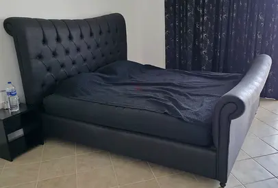 Bed: the Home Embrace (Black) 180x200