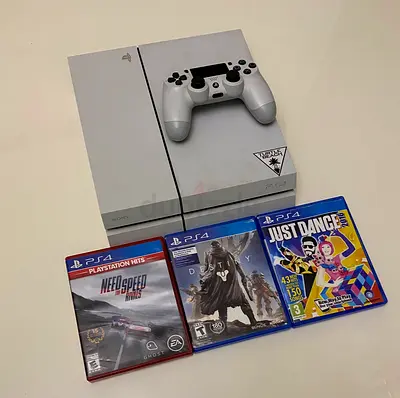 PS4 Fat 500 Gb White Edition - 1 Controller and 5 Games