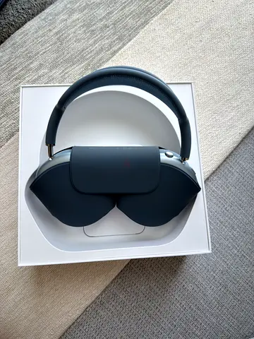 Apple AirPods Max - Space Gray ( Opened byt barely used, Excellent Condition) Still in the box