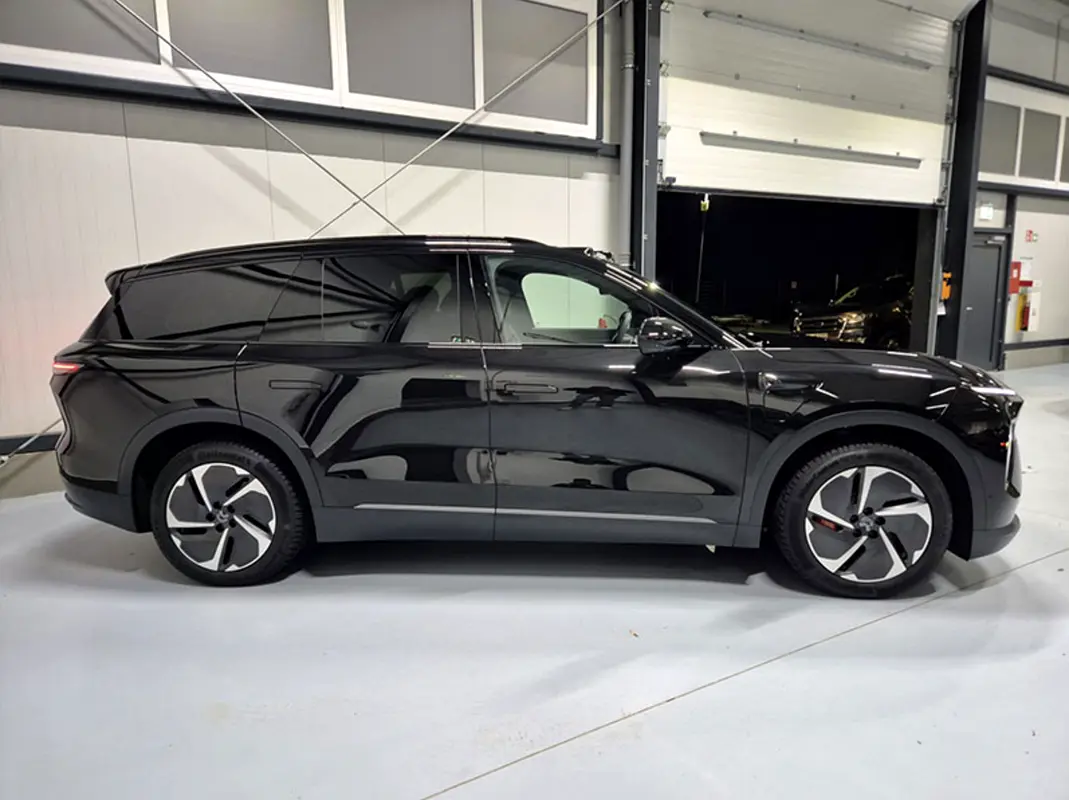 NIO EL8 2024 — photo 1 of 4