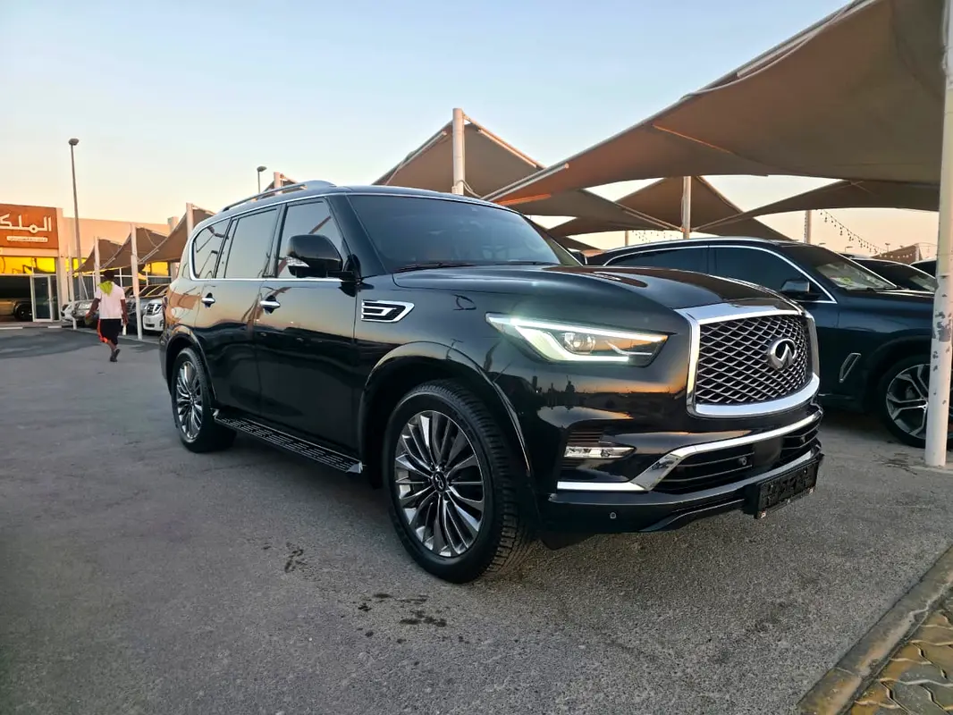 Infiniti QX80 2021 — photo 1 of 20
