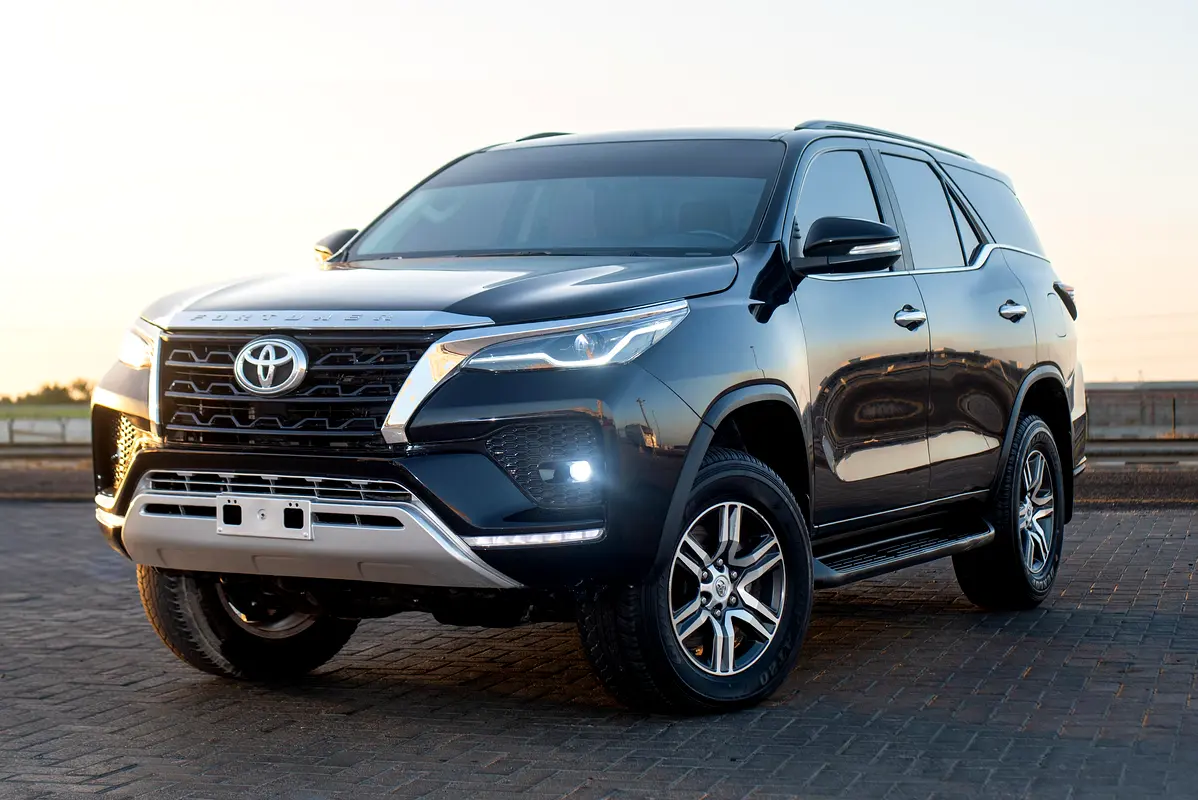 Toyota Fortuner 2016 — photo 1 of 20
