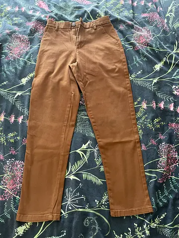 🏷️ **Pre-loved NEXT Boys Chino Trousers 11yrs – Like New!** 🏷️