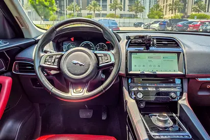صورة مصغرة 10 لـ 2018 Jaguar F-PACE