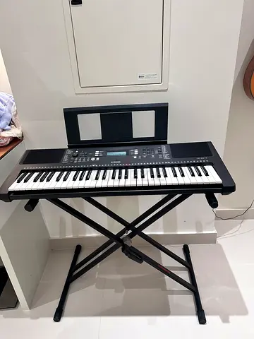 Yamaha PS-E 373 61-Key Electronic Keyboard with Stand - Good Condition