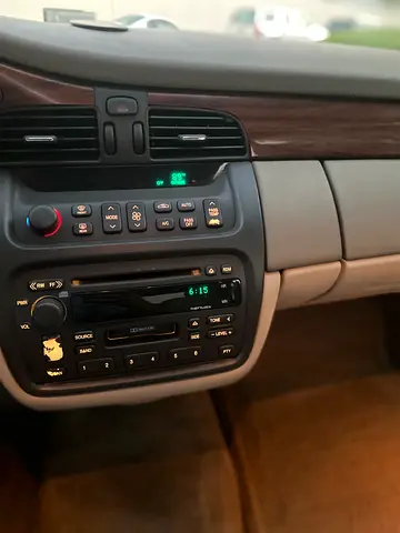 2002 Cadillac DTS/DE VILLE photo 10