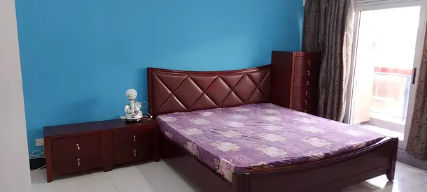 Female roommate wanted to share the master bedroom