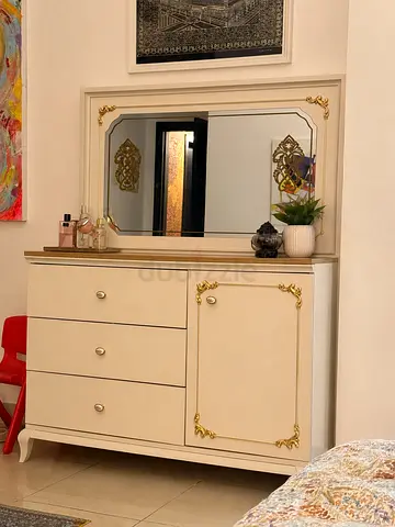 Dresser mirror