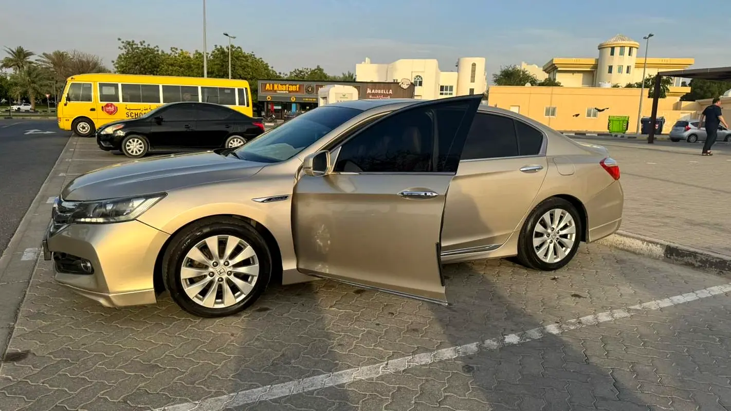 Honda Accord 2016 — photo 1 of 11