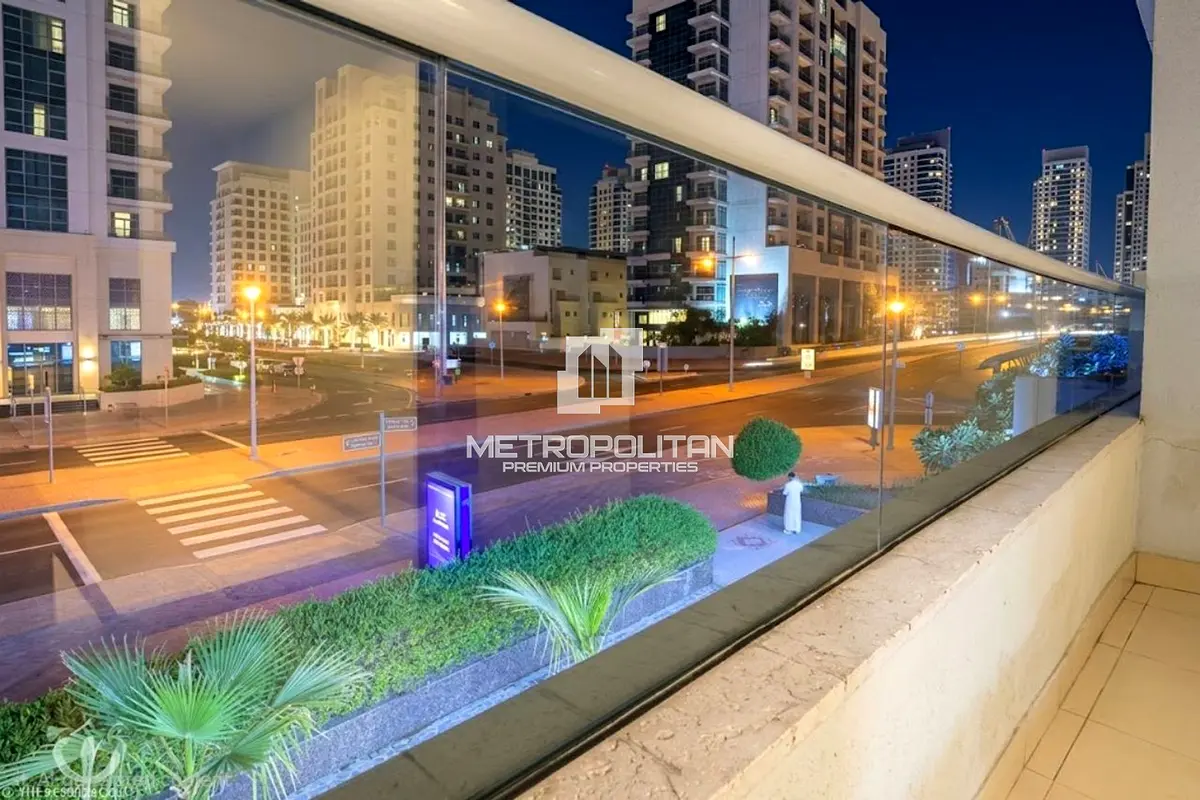 Exclusive | Near Metro | Fitted Kitchen | Rented