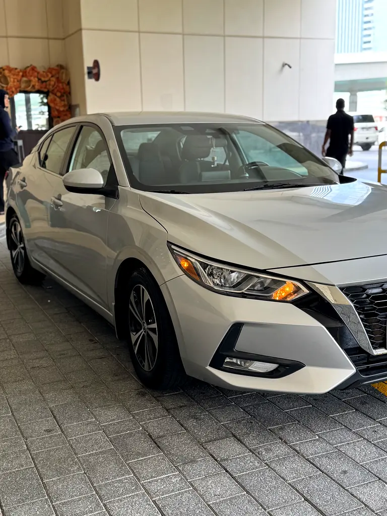 Nissan Sentra 2022 — photo 1 of 8