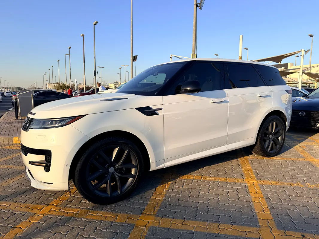 Land Rover Range Rover Sport 2023 — photo 1 of 13