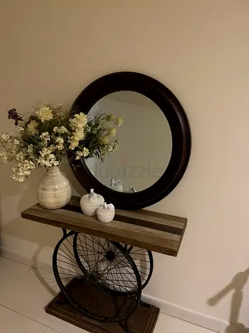 Entrance table