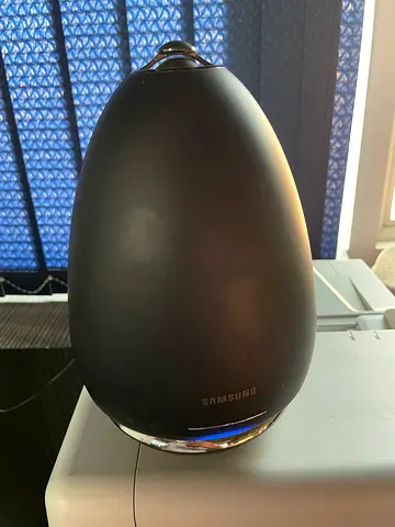 Samsung wireless oval Bluetooth speaker - good working condition