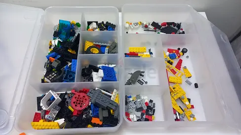 Random Lego pieces + 2x IKEA boxes
