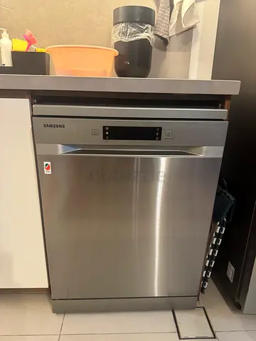 Samsung stainless steel freestanding dishwasher - good condition