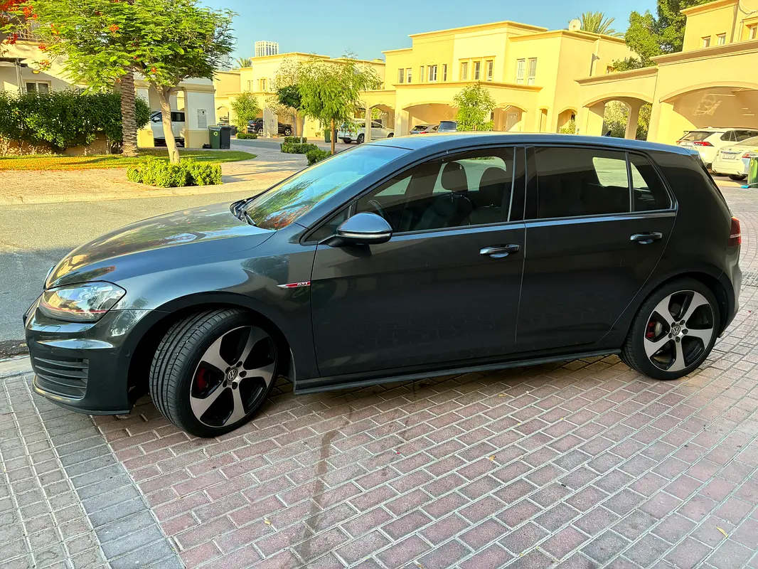 Volkswagen Golf 2016 — photo 1 of 8