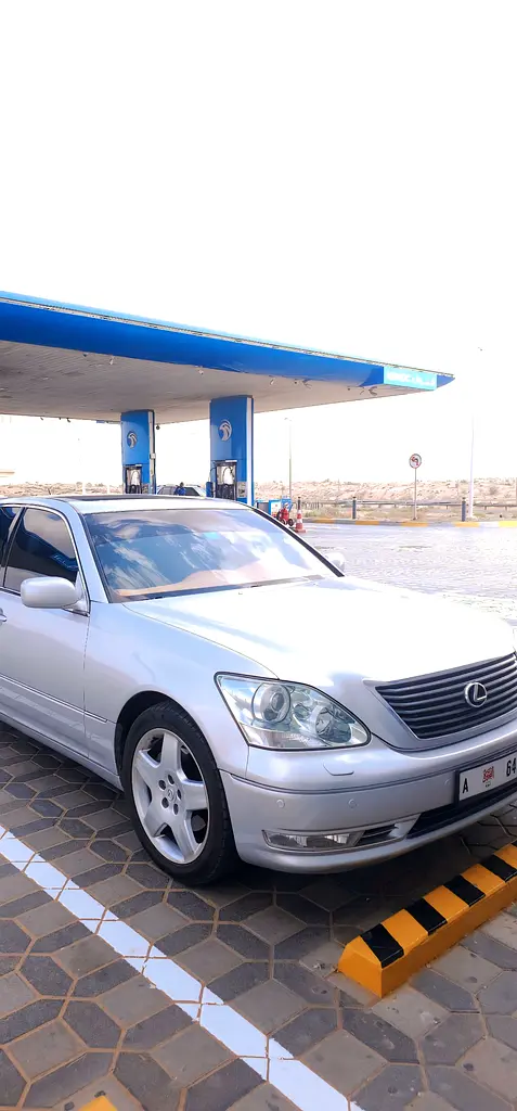 Lexus LS-Series 2004 — photo 1 of 3