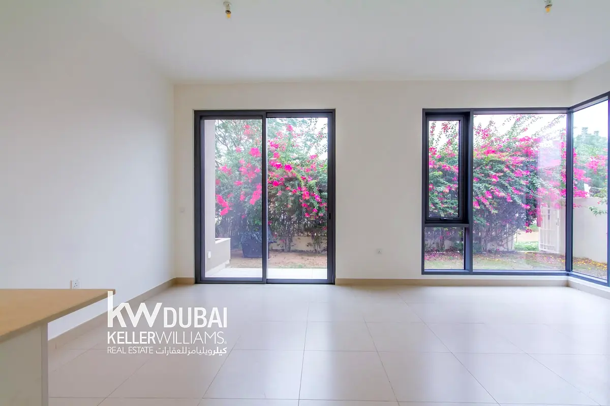 Single Row | Vacant | Prime Location | High ROI