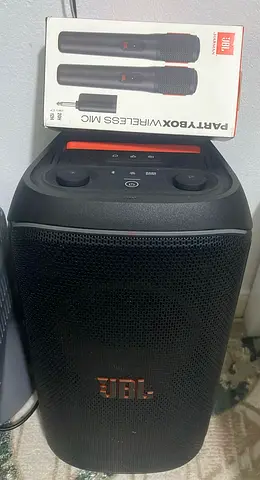JBL portable party speaker with two wireless mics - good condition