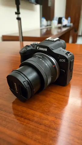Canon EOS R100 mirrorless camera with kit lens - good condition