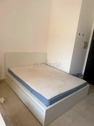 Queen size bed