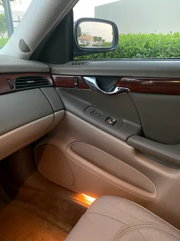 2002 Cadillac DTS/DE VILLE photo 11