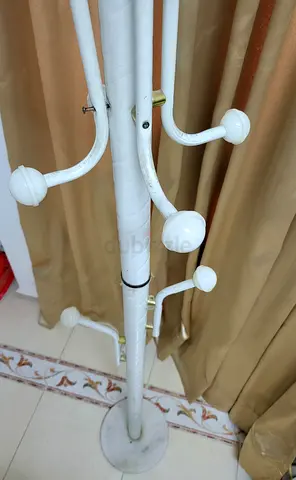 HANGER-White metal standing coat rack with multiple hooks