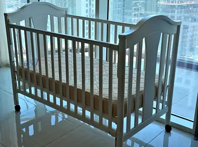 Junirs baby crib with juniors mattress