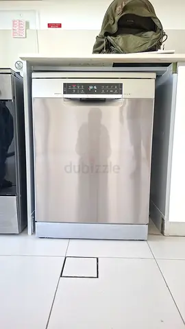 Bosch serie 6 dishwasher 3 rack latest modle neat and clean good condition same like new condition