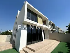 Vacant l Single Row l Landscaped