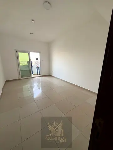 اجمل غرفتين وصاله مساحه واسعه برج عائلي بالكامل  مواقف خارجية مجانية فقط  صيانة ممتازة طوال العام  الموقع والمعالم القريبة:  مول  سوبرماركت
