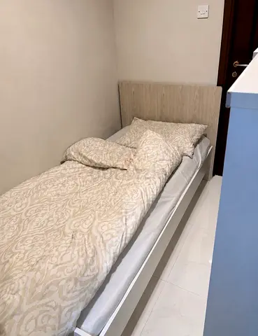 Single bed with headboard - light wood finish