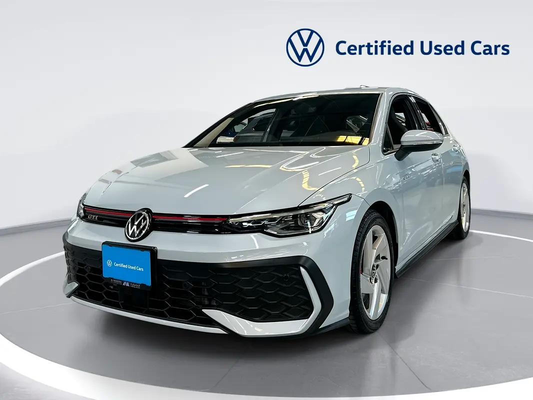 Volkswagen Golf 2025 — photo 1 of 13