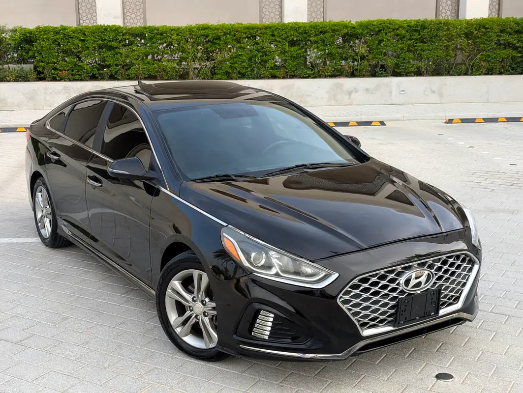 Hyundai Sonata 2018 — photo 1 of 17