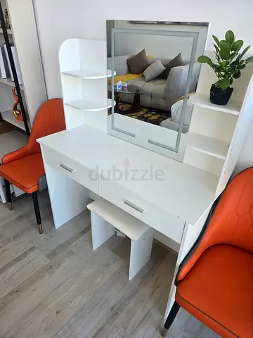 White Dressing Table / Vanity with Mirror and Stools - Excellent Condition