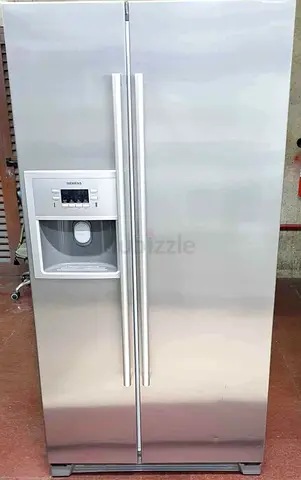 Simens 2 door refrigerator with water dispenser