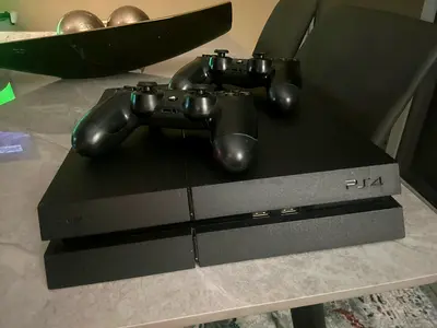 PS4 1TB + 2 Original Controllers – Excellent Condition – 600 AED
