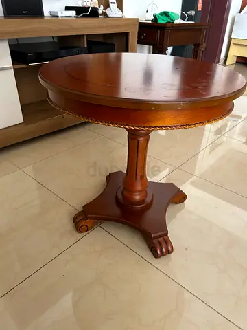 Round Tea table
