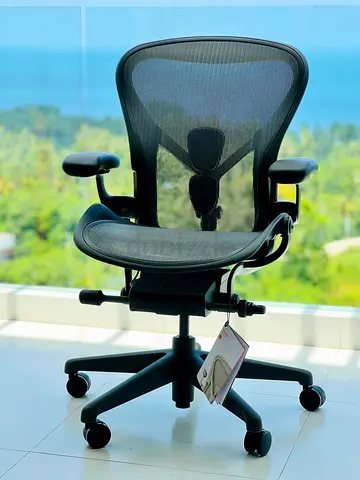 Herman miller remastered size B fully loaded