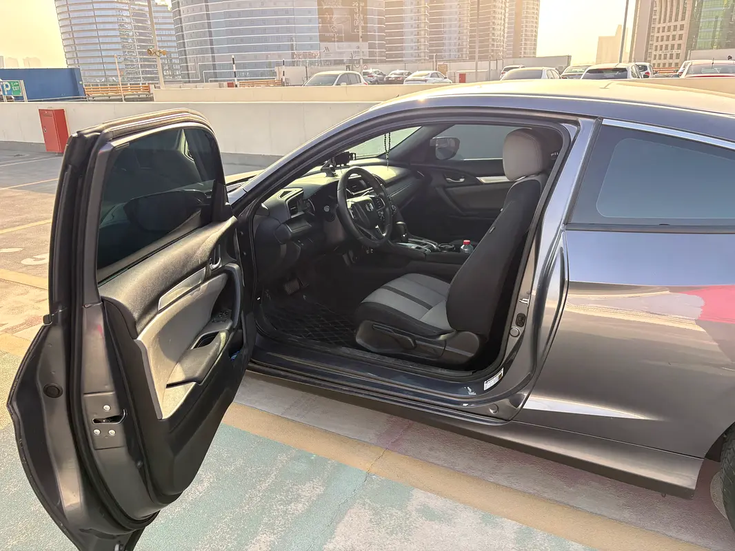 Honda Civic 2017 — photo 1 of 7